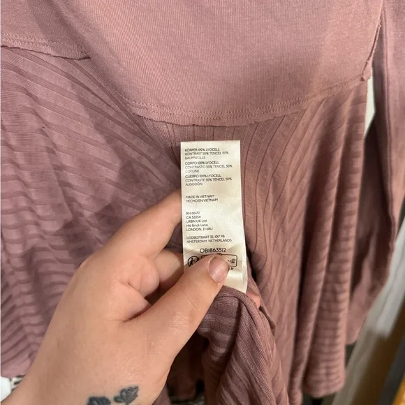 We The Free Pink Pleated blouse size small - Picture 7 of 9